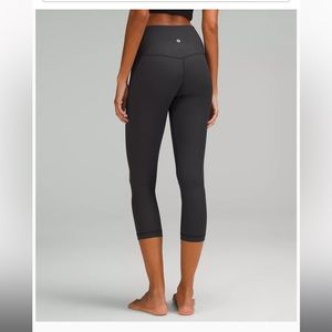 Polka Squat Emboss Black Align HR Crop 21”